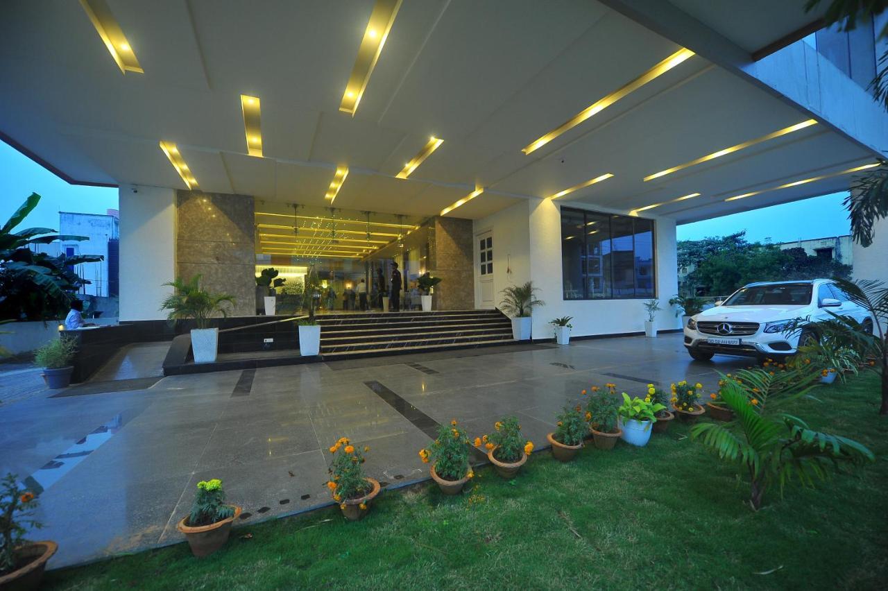 Pipul Padmaja Premium Hotel Бхубанешвара Экстерьер фото