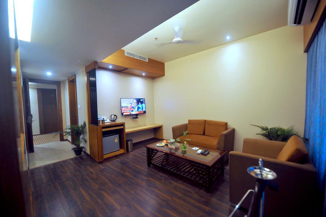 Pipul Padmaja Premium Hotel Бхубанешвара Экстерьер фото