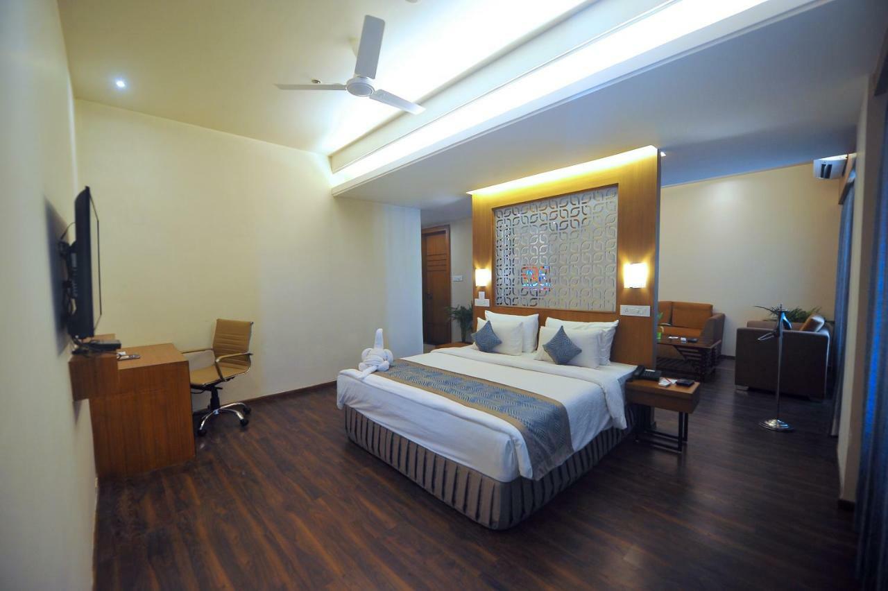 Pipul Padmaja Premium Hotel Бхубанешвара Экстерьер фото